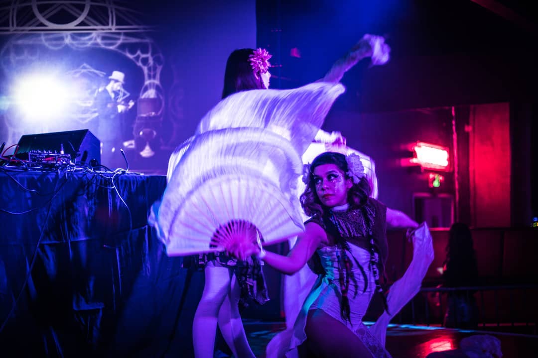 Moonflower Silk Veil Fans - Image 3